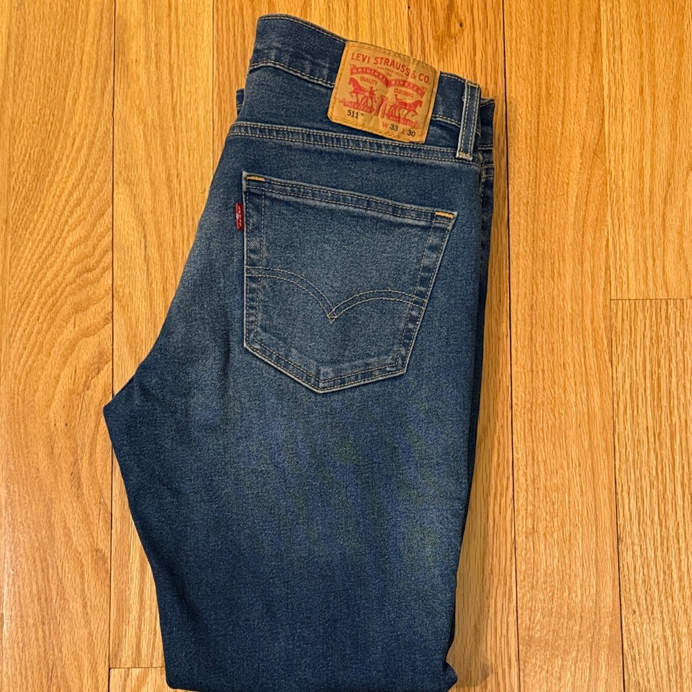 Levi's Men's 511 Slim Fit Straight Jeans 33X30 Medium Washed.